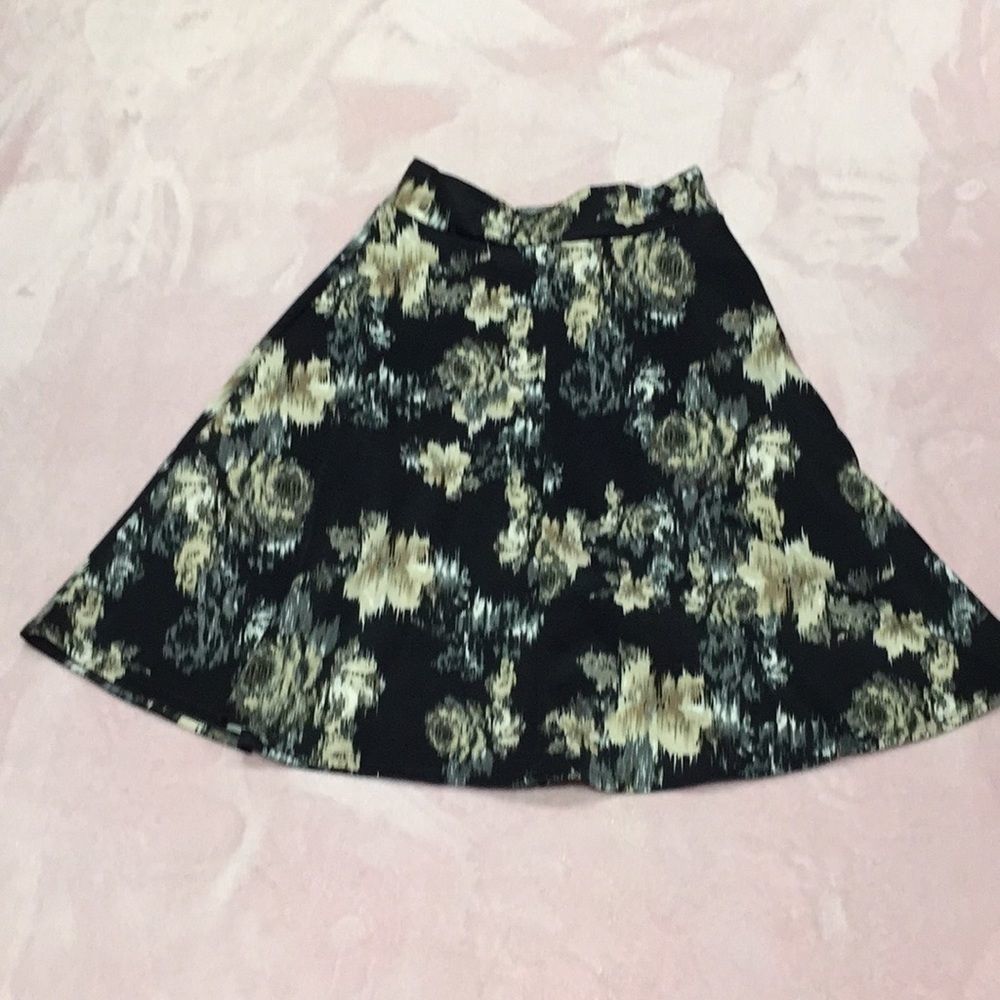 3/$25 Sirens skirt size large